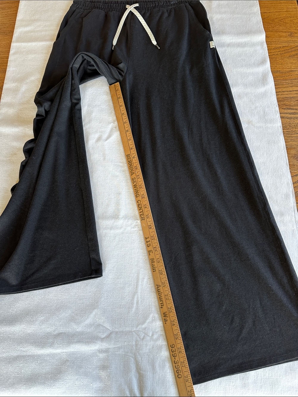 Vuori Halo Essential Wideleg M Short Black - Picture 4 of 8